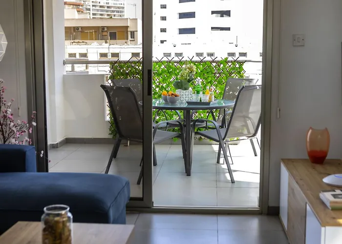 Airbnsea Centre Side Sea View Lárnaca