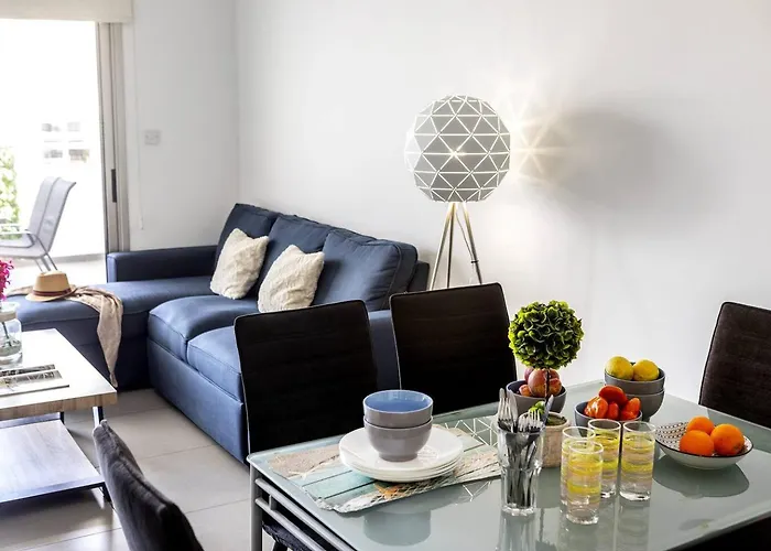 Airbnsea Centre Side Sea View Lárnaca