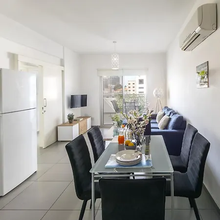 Airbnsea Centre Side Sea View Apartmán Larnaca