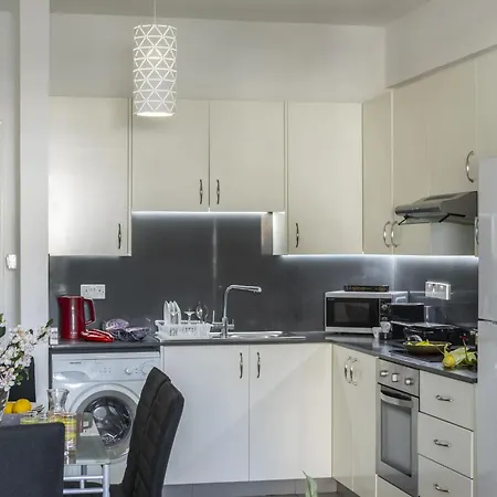Airbnsea Centre Side Sea View Larnaca