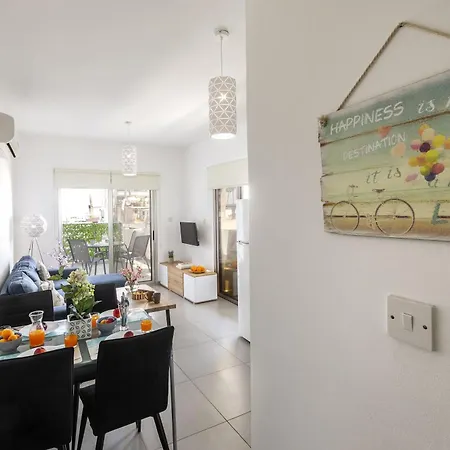 Airbnsea Centre Side Sea View Apartmán *