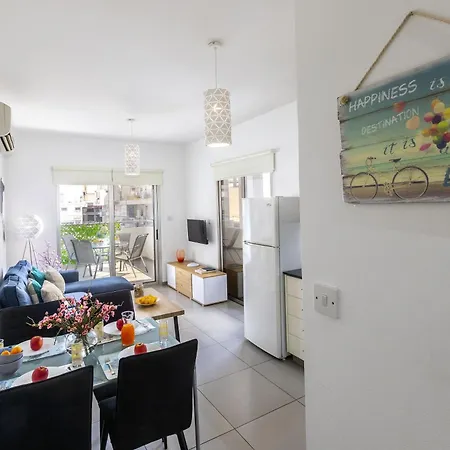 Airbnsea Centre Side Sea View Apartmán Larnaca